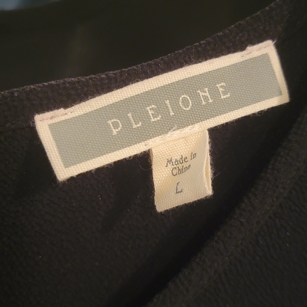 Pleione Ruffle Hem Top - Picture 4 of 7